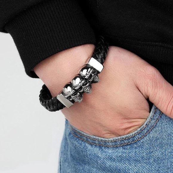 LEATHER SKULL BRACELET NWOT - Picture 1 of 4